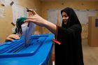 Iráčané vybírají parlament, poprvé bez Američanů za zády
