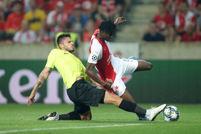 Peter Olayinka v zápase 4. předkola LM Slavia - Kluž