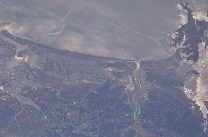 Ukazuje oblast Sendai zle zasaženou zemětřesením a tsunami.