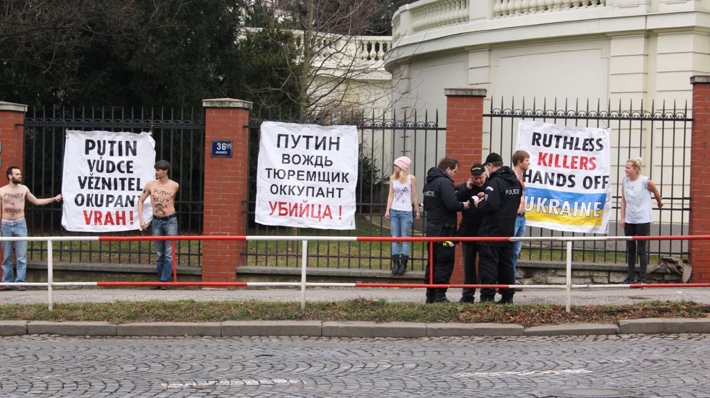Protest před ruskou ambasádou