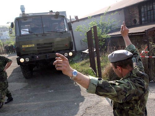 Tatra přijíždí pro sarkofágy s ostatky