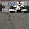 Vedoucí muž průběžného pořadí Jenson Button se v tréninku do první desítky nevešel