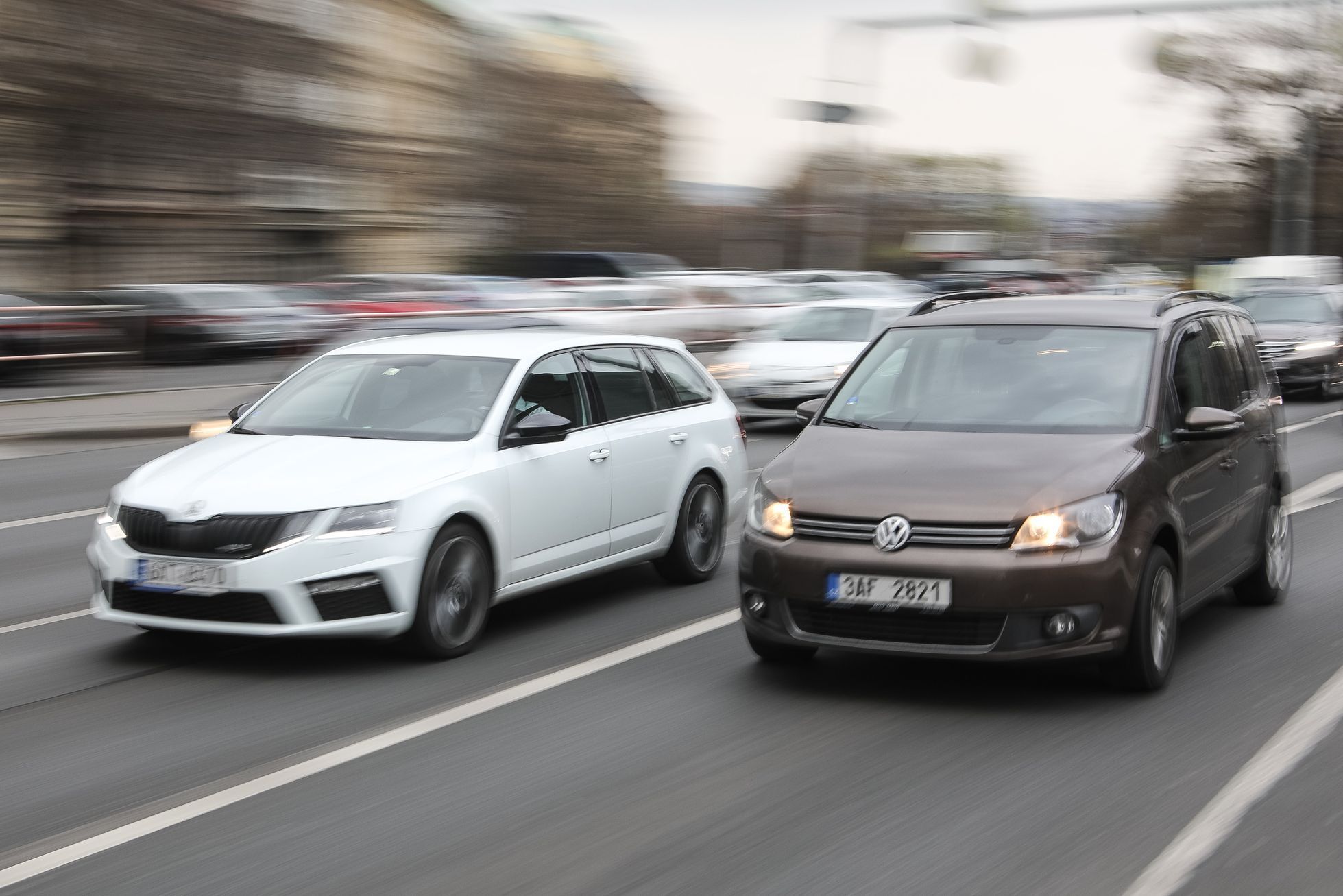 Ilustrační foto - doprava, jízda autem, auto, magistrála, zácpa