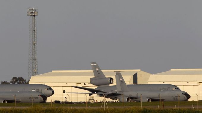 Americké letouny zapojené do operace v Libyi