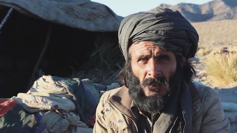 Živořící nomády z kmene Kuči všichni vyhánějí. Viní je i z napomáhání Tálibánu