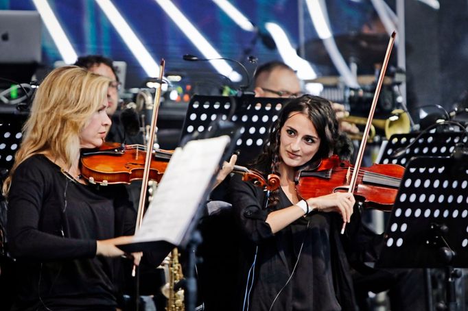 Snímek z vystoupení Glorchestra na pražském Výstavišti.