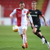 Jan Bořil a Tin Jedvaj v zápase Evropské ligy Slavia Praha - Bayer Leverkusen
