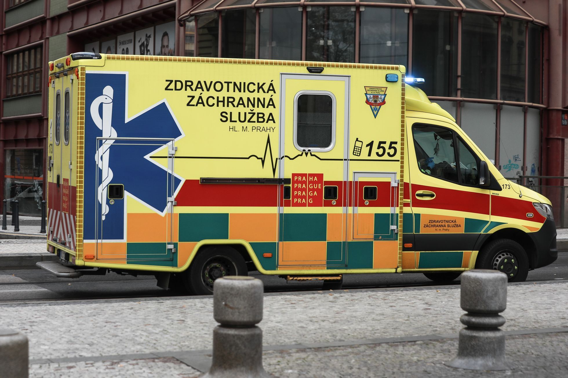 Záchranná služba, ambulance, sanitka, nehoda, 155, zdravotník, zdravotnictví - ilustrační foto