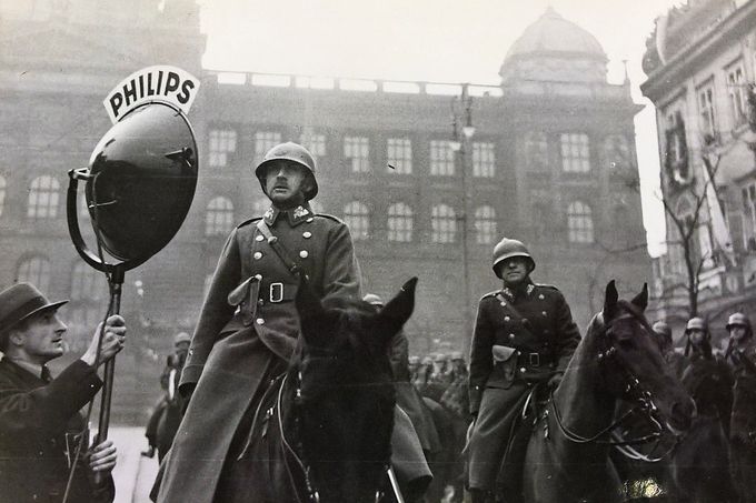 Vojenská přehlídka k patnáctému výročí vzniku Československa na Václavském náměstí 28. října 1933. Velel ji generál Josef Bílý. Foto:Vojenský ústřední archiv