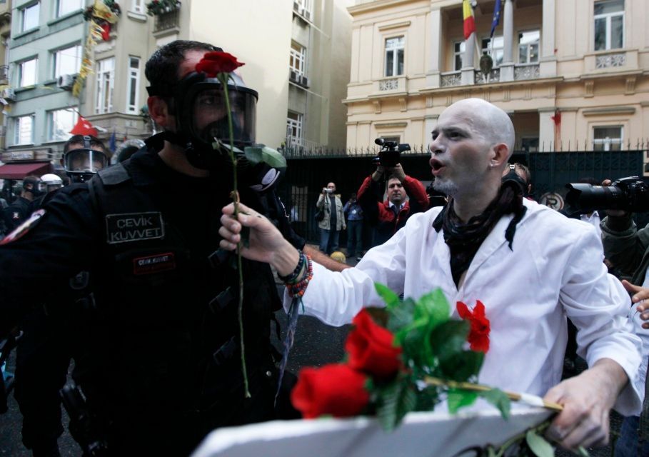Výroční zasedání Mezinárodního měnového fondu (MMF) a Světové banky v Istanbulu - protesty