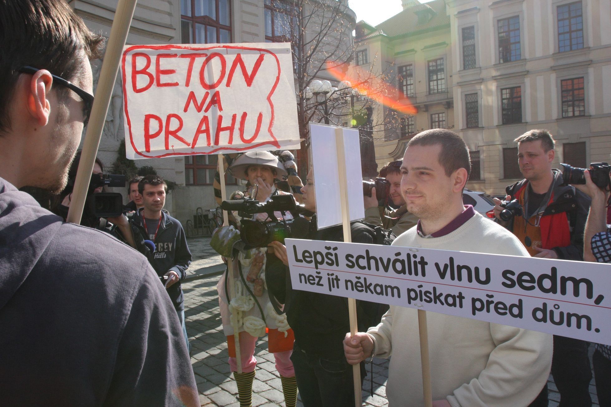 Praha zalévaná betonem