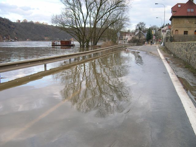 povodně - Sedlec (neděle 2.4.)