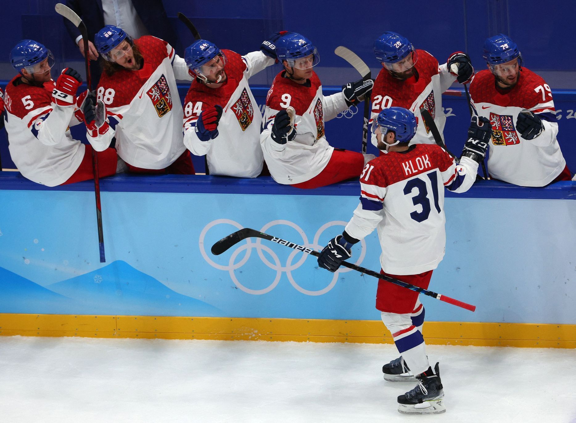 Lukáš Klok slaví gól v zápase předkola  play-off Česko - Švýcarsko na ZOH 2022 v Pekingu