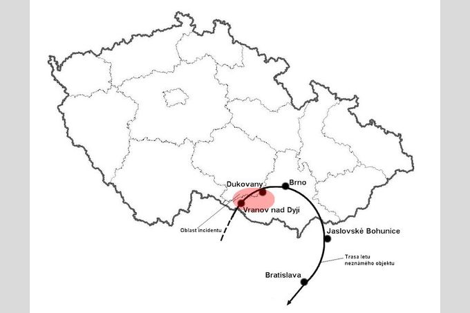 Nákres průběhu incidentu UFO nad Vranovem z 12. července 1987 s trasou neznámého objektu od Vranova přes Dukovany a Brno k Bratislavě