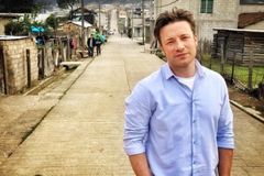 Jamie Oliver začal pracovat pro Tesco. Propaguje zdravější výrobky, vydělá stamiliony