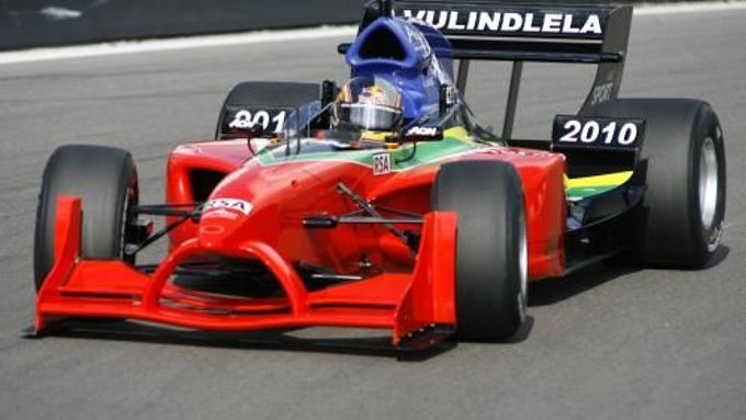Adrian Zaug v barvách JAR byl nejrychlejší v sobotní kvalifikaci na první závod nové sezony A1 GP v Nizozemsku.