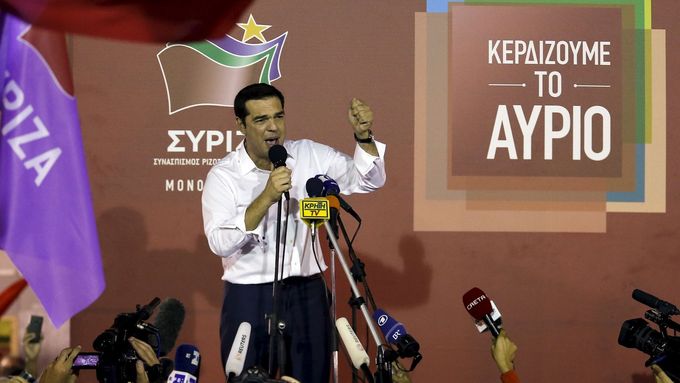 Alexis Tsipras má důvod k radosti. Uspěl navzdory svému vlastnímu veletoči.