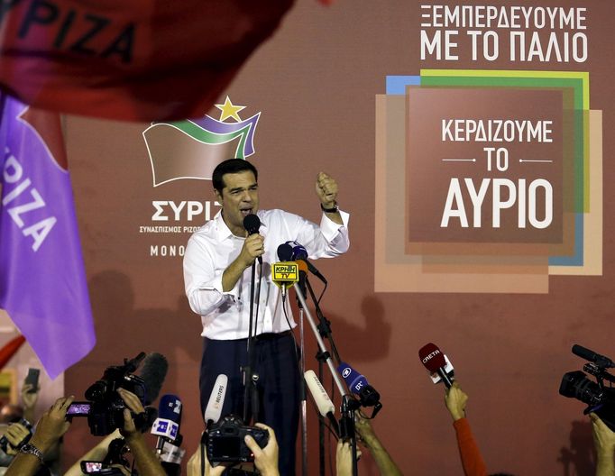 Alexis Tsipras má důvod k radosti. Uspěl navzdory svému vlastnímu veletoči.