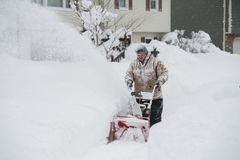 Východ Spojených států se potýká s přívaly sněhu, v Pensylvánii padl rekord z roku 1944