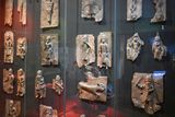 V Etnologickém muzeu v Berlíně se nacházela největší sbírka těchto artefaktů, 440 soch z beninského bronzu. Ačkoliv je Německo legálně odkoupilo od britských překupníků, podle mnohých tam byly neprávem.