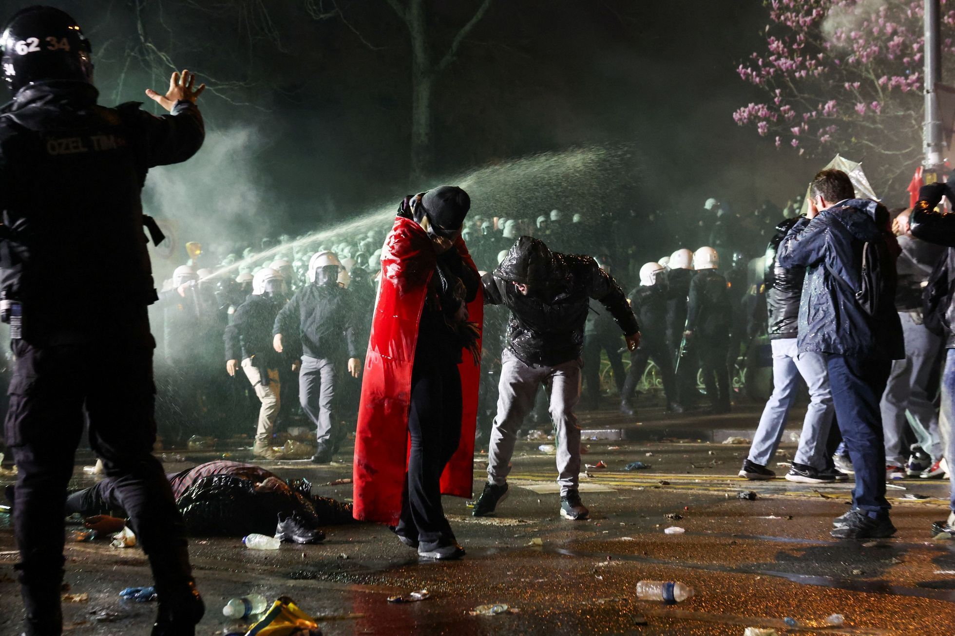 Turecko - protesty - zatčení starosty Istanbulu