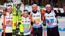 Jessica Jislová, Tereza Voborníková, Vítězslav Hornig a Michal Krčmář se stříbrem ze závodu smíšených štafet na MS 2025 v Lenzerheide