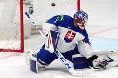 Slovák vzal Rusovi místo, pak se brankáři v KHL porvali. Tohle nechci, zlobil se kouč