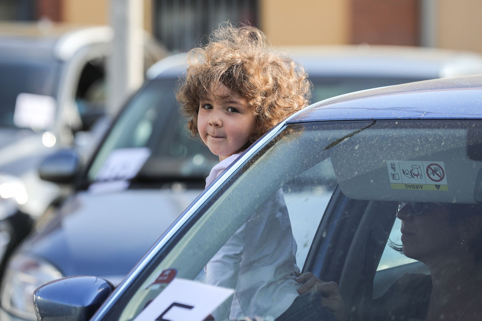 Divadlo pro auta - Bratři v tricku - festival Artparking, autokino, pražská tržnice, karanténa, roušky