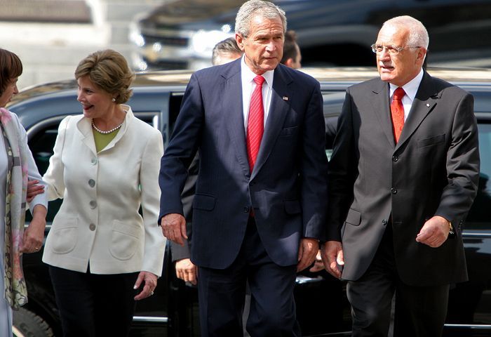 Bush v Praze - uvítací ceremoniál