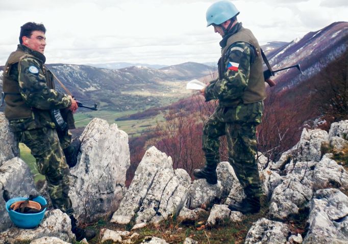 Čeští vojáci v 90. letech v bývalé Jugoslávii. Nedatovaný archivní snímek