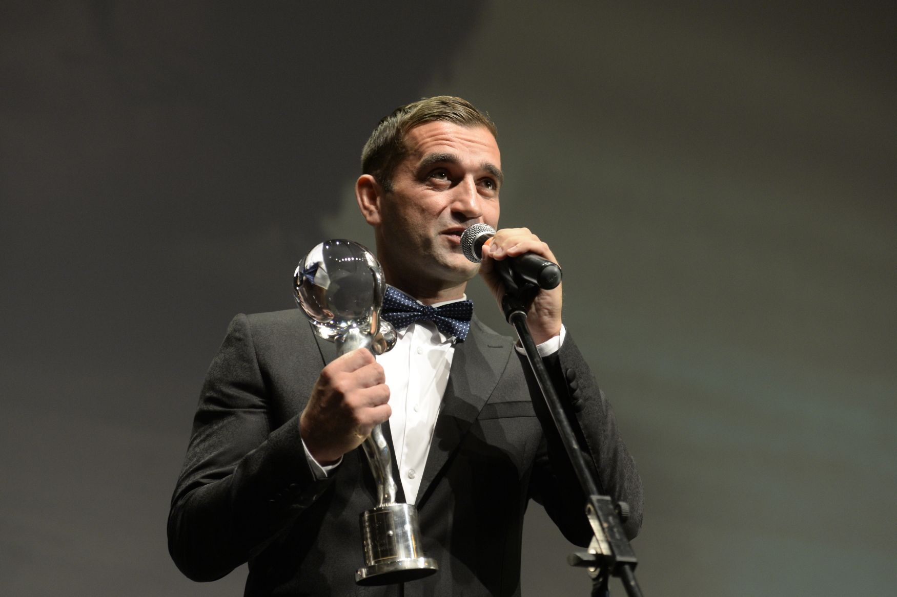 Slovenský herec Milan Ondrík na závěrečném ceremoniálu 54. ročníku filmového festivalu v Karlových Varech