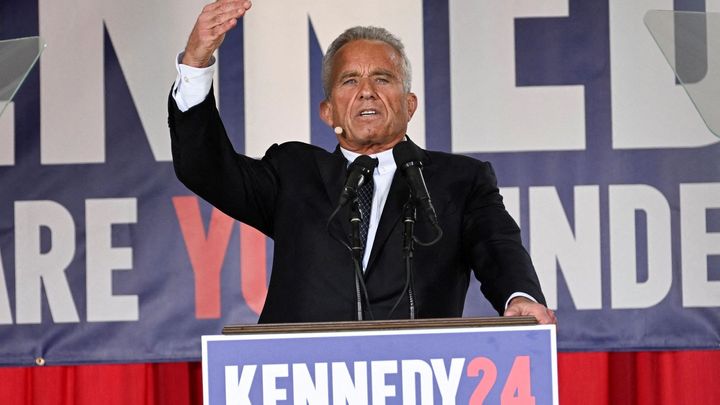 Kennedyho synovec může zamíchat kartami v prezidentské volbě. Bere hlasy Trumpovi
