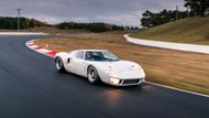 10. Ford GT40 Lightweight, rok 1969, cena 188,45 milionu korun (7,865 milionu dolarů).