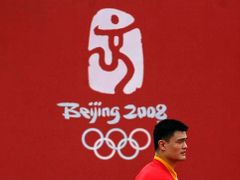 Yao Ming se zúčastnil slavnostního otevření olympijské vesničky, kde má být ubytováno 16 tisíc sportovců a jejich doprovodu