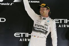 Rosberg v Abú Zabí završil vítězný formulový hattrick