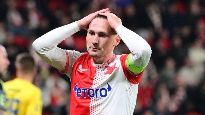 Kapitán Slavie Jan Bořil se v utkání se Zlínem mohl jen nešťastně chytat za hlavu, jeho tým na soupeře nevyzrál.