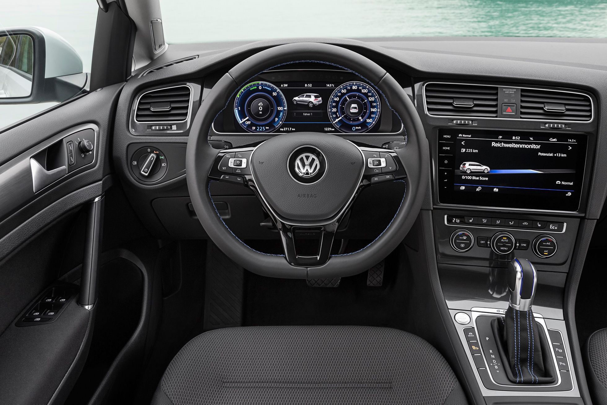 Volkswagen e-Golf 2017 přístrojovka