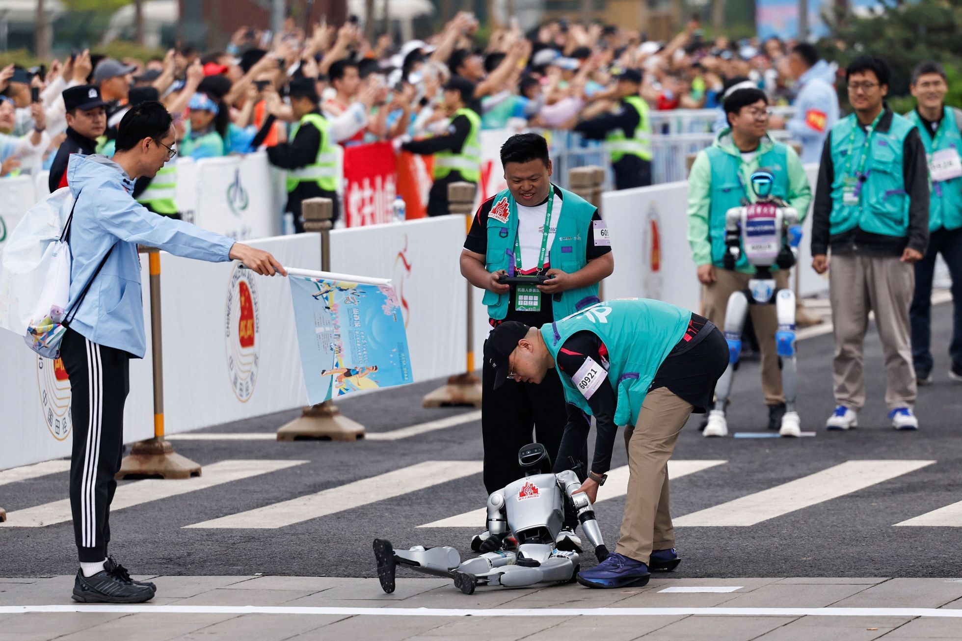 E-Town půlmaraton Čína Peking roboti