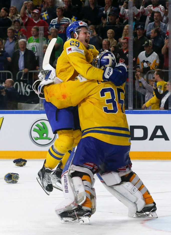 MS 2017, Kanada-Švédsko: Švédové slaví titul mistrů světa - William Nylander a Henrik Lundqvist