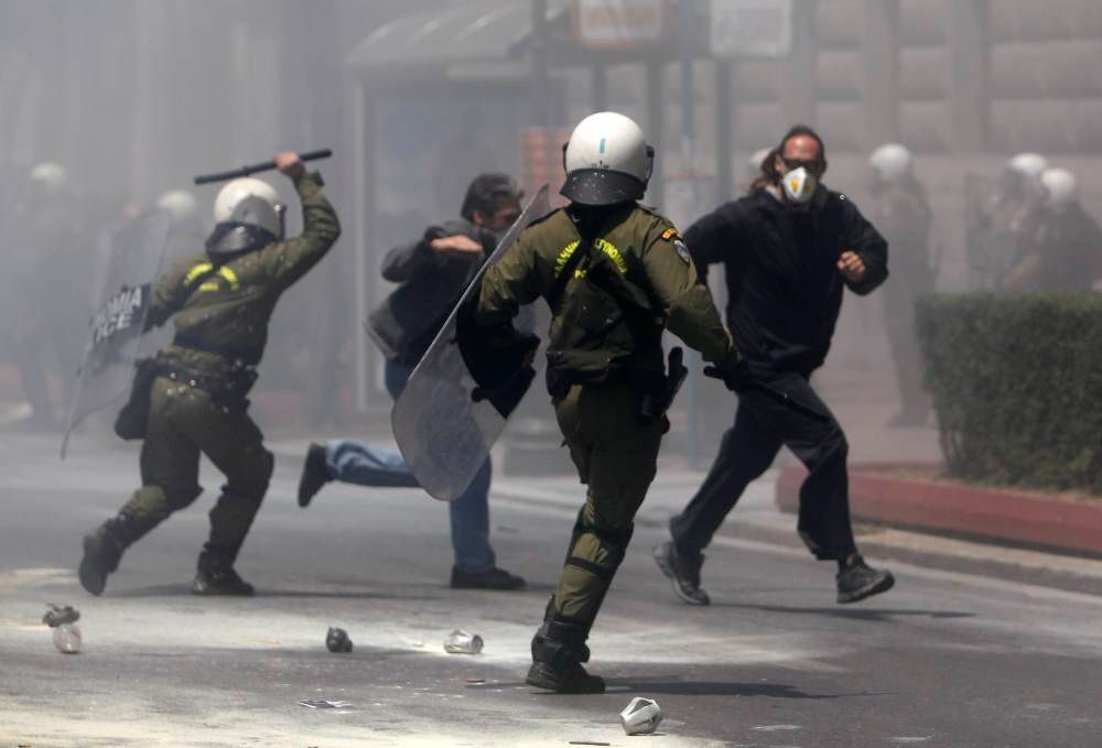 Demonstrace v Athénách - střety s těžkooděnci