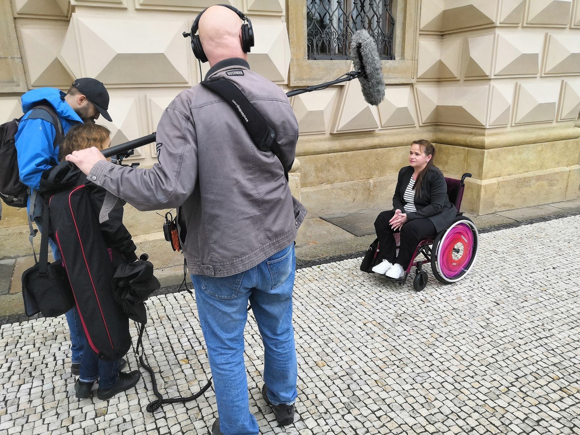 Jeden svět - Manželství - Zdenka a Tabish Karimovi
