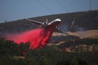 Kalifornie zrušila požární evakuaci, oheň ohrožuje budovy ve státě Washington