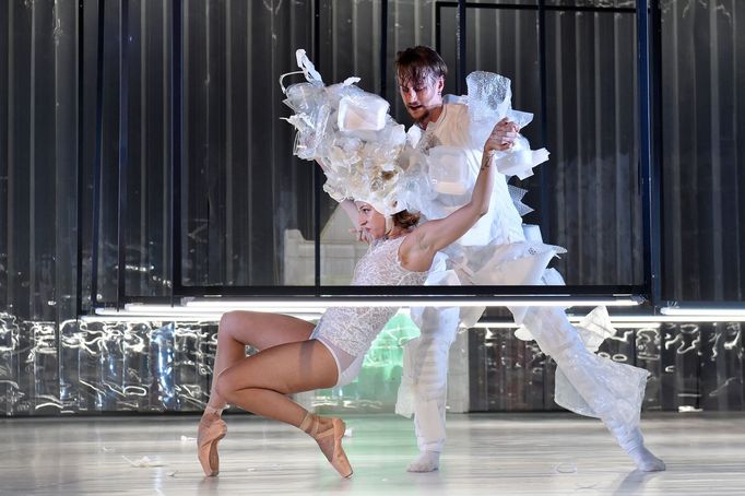 Klára Jelínková jako Garbage woman a Marek Svobodník coby Garbage man při zkoušce.