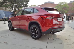 Tyto Škody v Česku nepotkáte. Octavia má v Číně jiná světla i motory, Karoq je větší