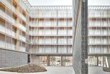 Komunitní dům nazvaný "85 viviendas sociales en Cornella", který stojí na okraji Barcelony, letos získal řadu cen a byl jedním z pěti finalistů prestižní ceny za architekturu Mies van der Rohe.