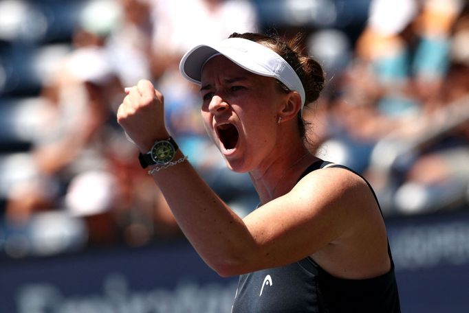 Barbora Krejčíková slaví postup do druhého kola US Open 2025.