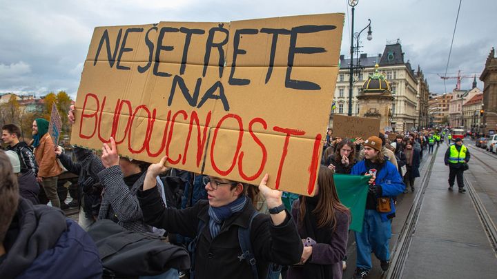 Nejhorší čísla z celé EU: Čechy sevřel pesimismus. Očekávají, že se budou mít hůř