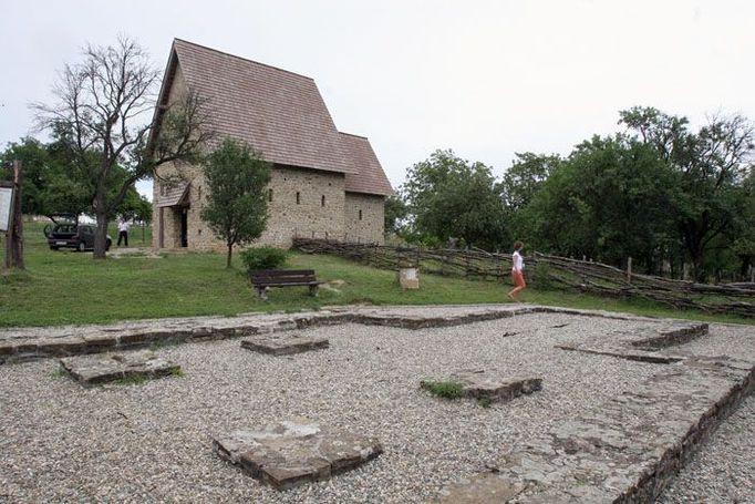 Replika kostela Sv. Jana v Modré, postavená jen pár metrů od místa, kde stával ještě před příchodem Konstantna a Metoděje na moravu.