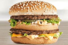 Česká koruna je podhodnocená, potvrzuje nový Big Mac Index