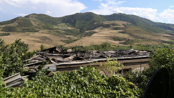 Dům poničený vojenskými střety mezi Arménií a Ázerbájdžánem.